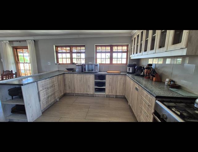 5 BEDROOM HOUSE FOR SALE IN CAPE FARMS